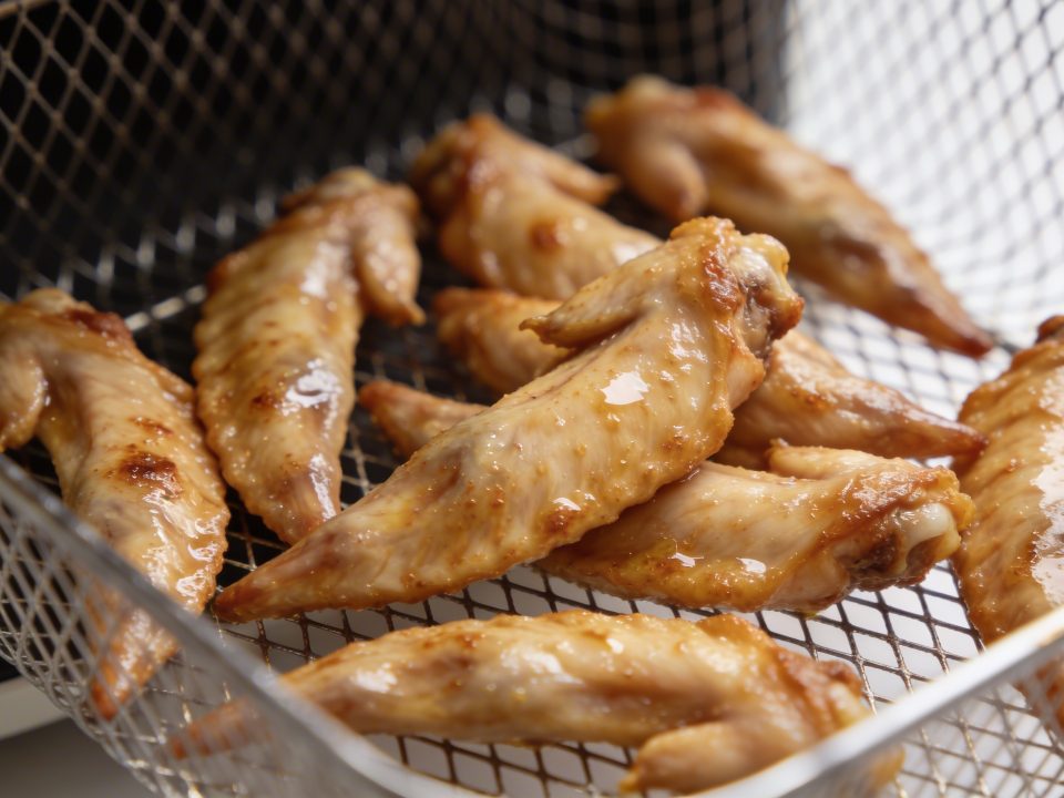 Aiguillettes de poulet dorees dans panier airfryer