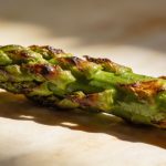 Asperges vertes rôties au four : la méthode qui change tout pour les servir fondantes et légèrement caramélisées
