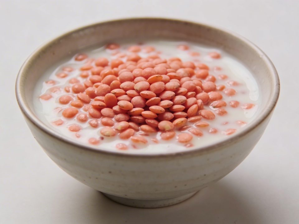 Bol de lentilles corail cremeuses au lait de coco