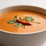 Bol de soupe orange au lait de coco