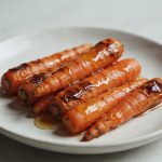 Plat de carottes roties glacees au miel