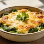 Gratin d'épinards frais : la recette express qui convertit même ceux qui boudent les légumes verts