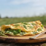 Omelette aux herbes fraîches du printemps : le dîner léger et parfumé prêt en 5 minutes