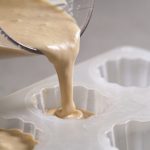 Pate a caneles versees dans moules silicone