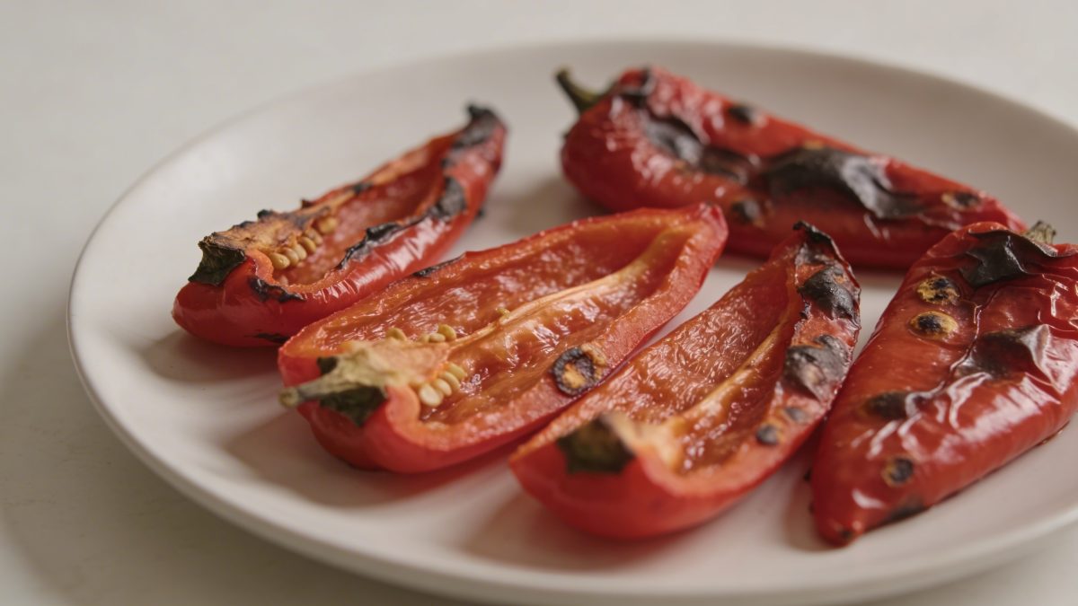 Plate de poivrons rouges grillés au four