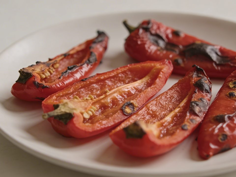 Plate de poivrons rouges grillés au four