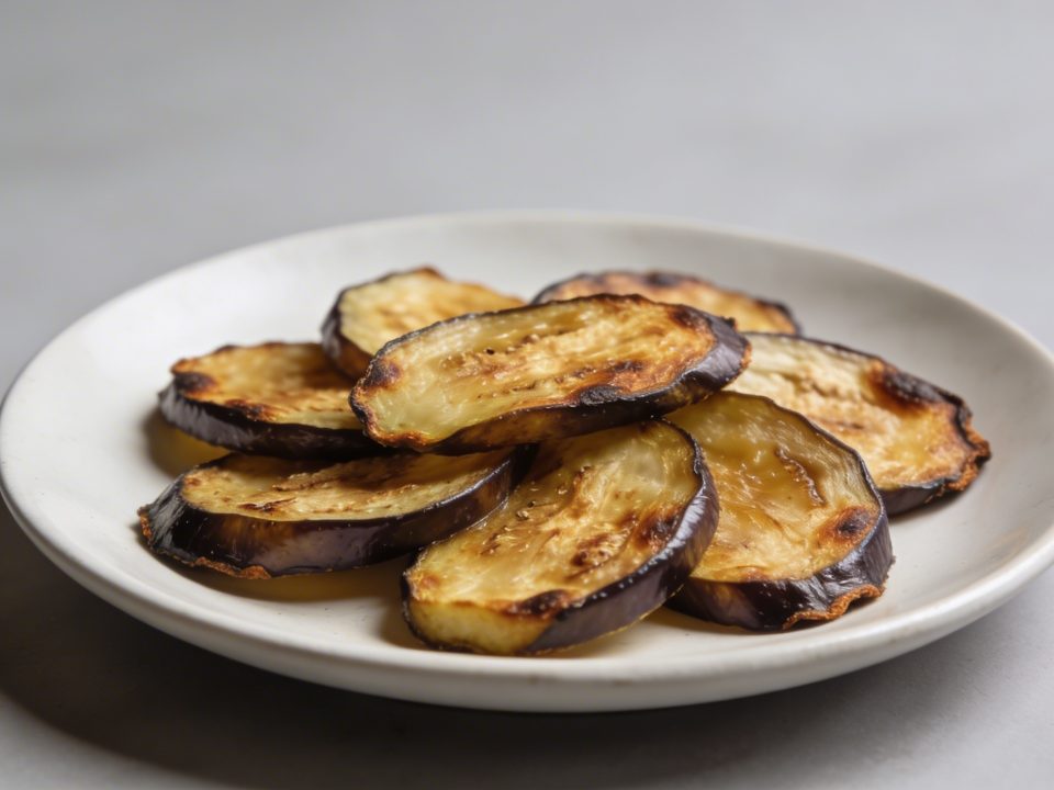 Rondelles daubergine dorees al four sur plaque